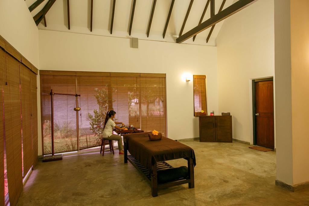 Hotel Citrus Waskaduwa Bentota Esterno foto